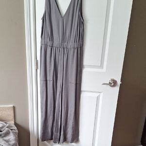 Simons Taupe Gray Jumpsuit Never Worn Back Zipper Side Pockets Elastic Waist